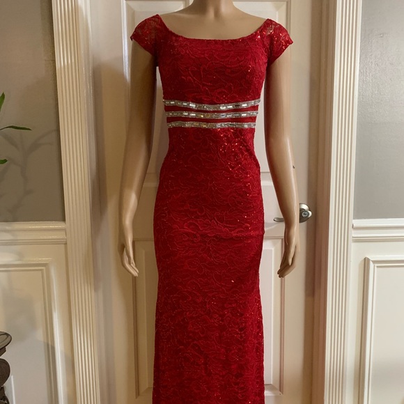 solar Dresses & Skirts - Women’s junior red lace maxi mermaid bodycon dress